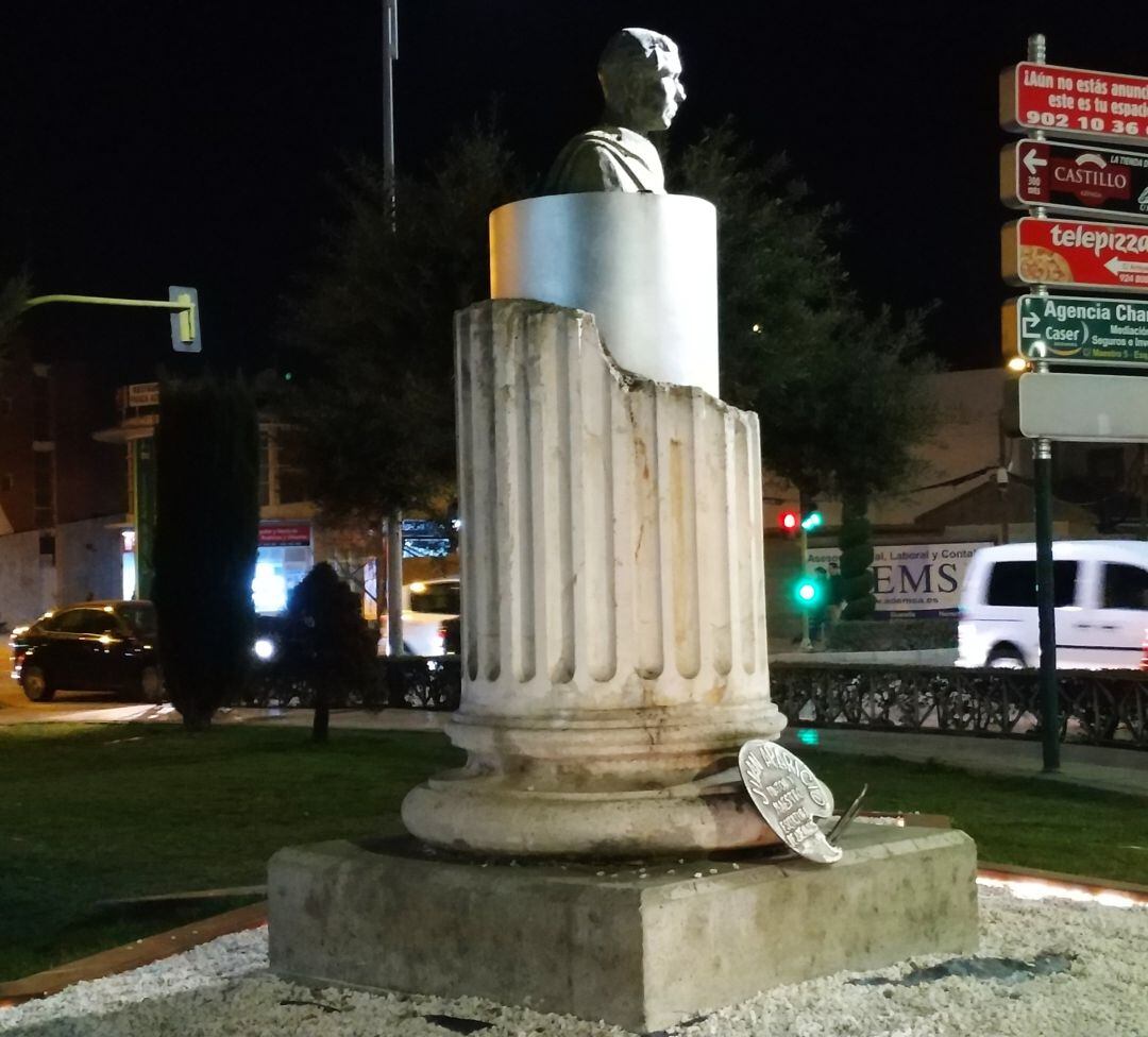 Busto del pintor Juan Aparicio, que da nombre al certamen