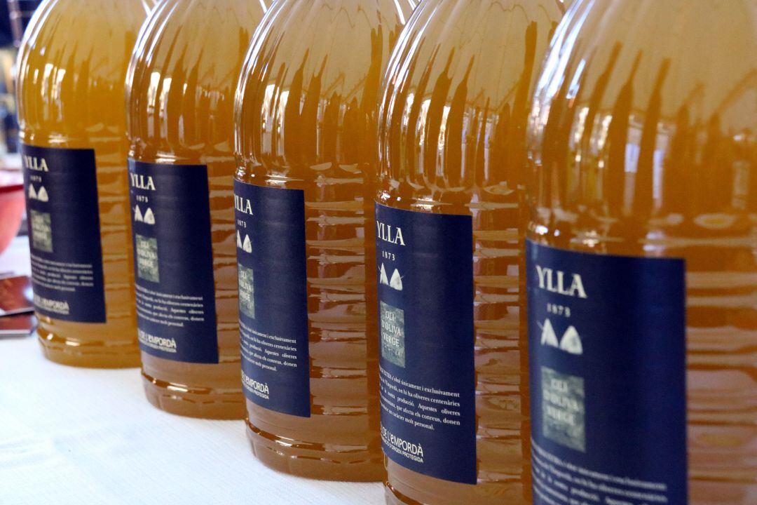 Diverses garrafes d'Oli de l'Empordà