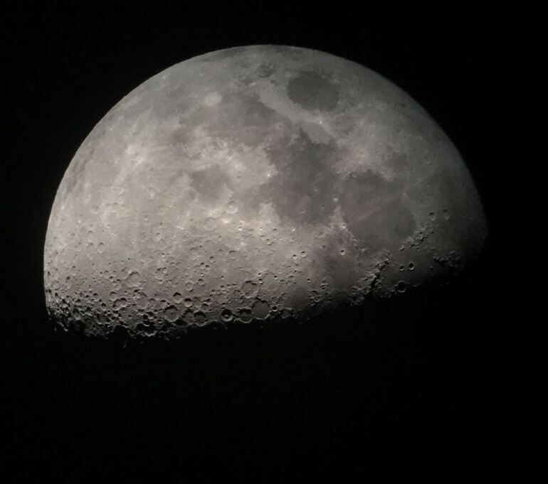 La luna adquirirá un tono rojizo en este particular eclipse