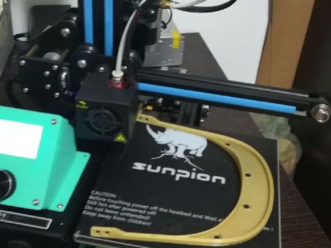 Maquinaria para la fabricación de pantallas de protección facial