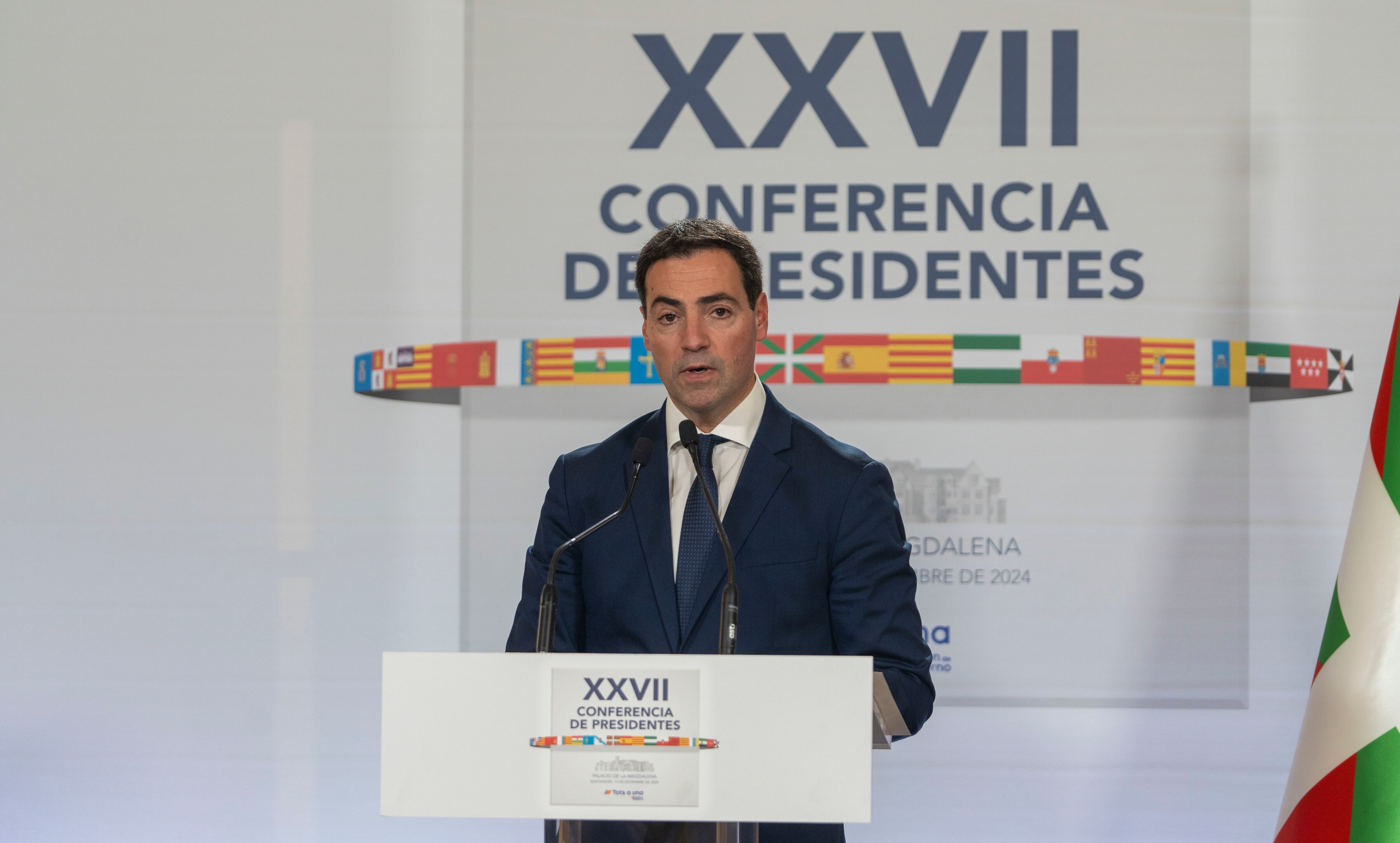 SANTANDER, 13/12/2024.- El lehendakari, Imanol Pradales, durante la XXVII Conferencia de Presidentes, que se celebra este viernes en Palacio de la Magdalena de Santander.- EFE/ Román G. Aguilera
