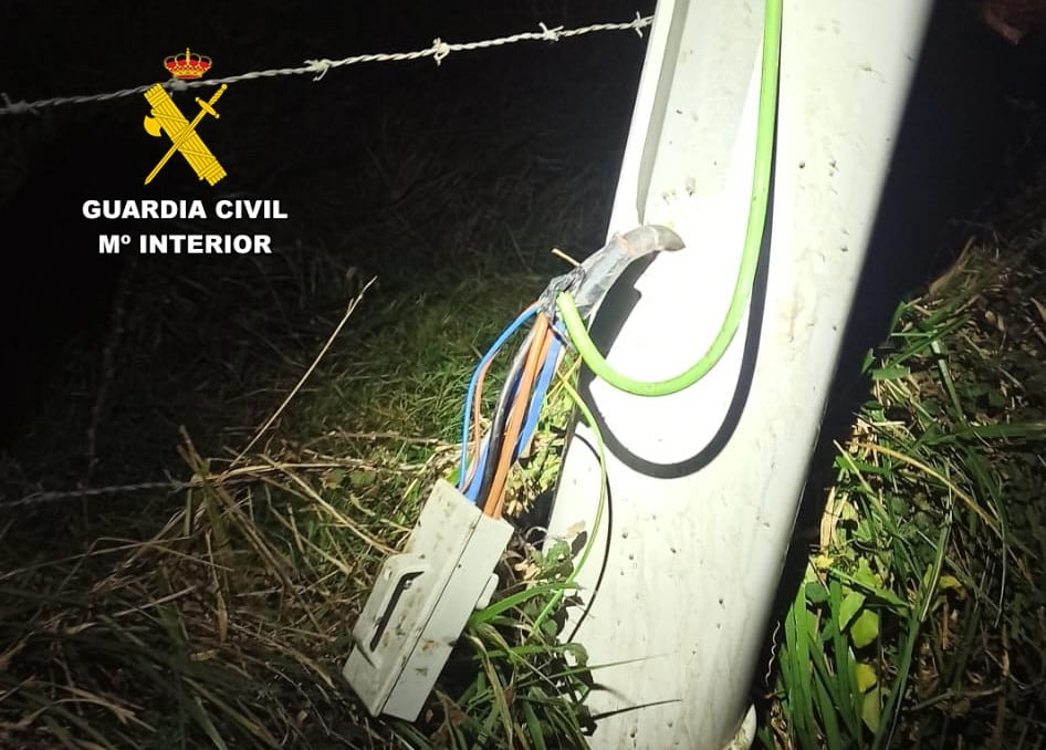 La Guardia Civil comprobó que en algunas farolas estaba cortado el cableado