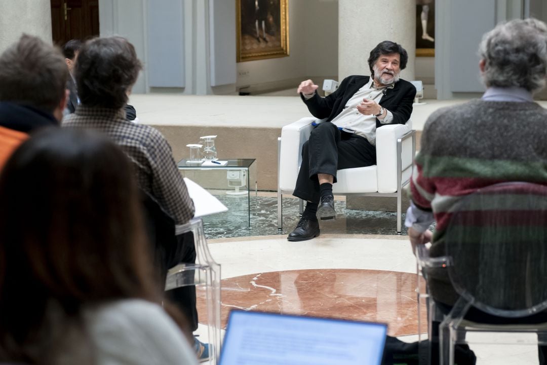 Victor Erice presentando Piedra Cielo dentro del programa de videocreación que comparten la Fundación BBVA y el Museo de Bellas Artes. 