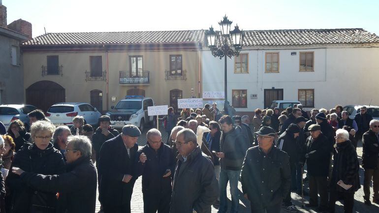 Concentración contra las macrogranjas de porcino en la localidad de Faramontanos de Tábara