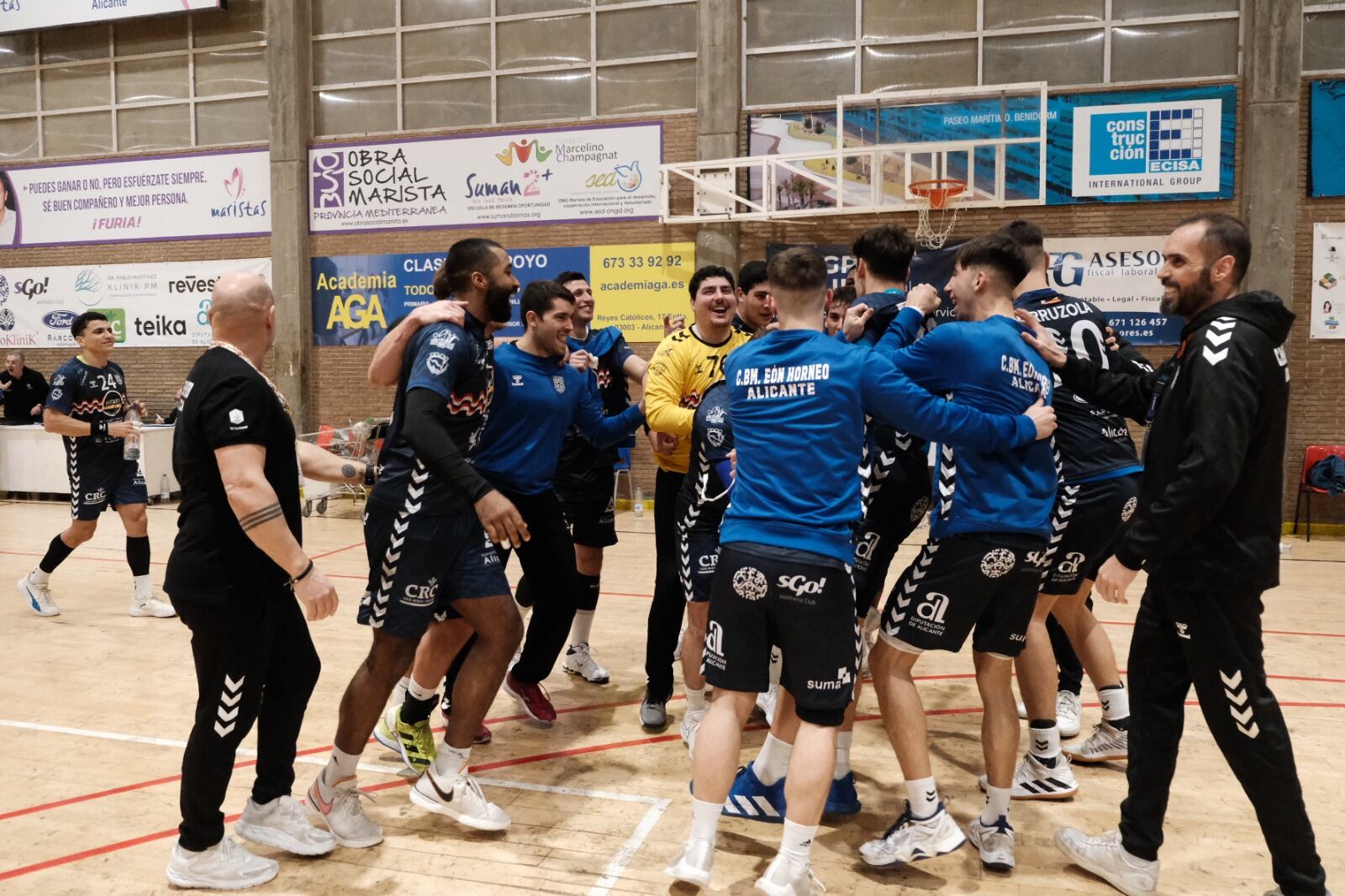 EÓN Horneo festeja su victoria ante BM Zamora