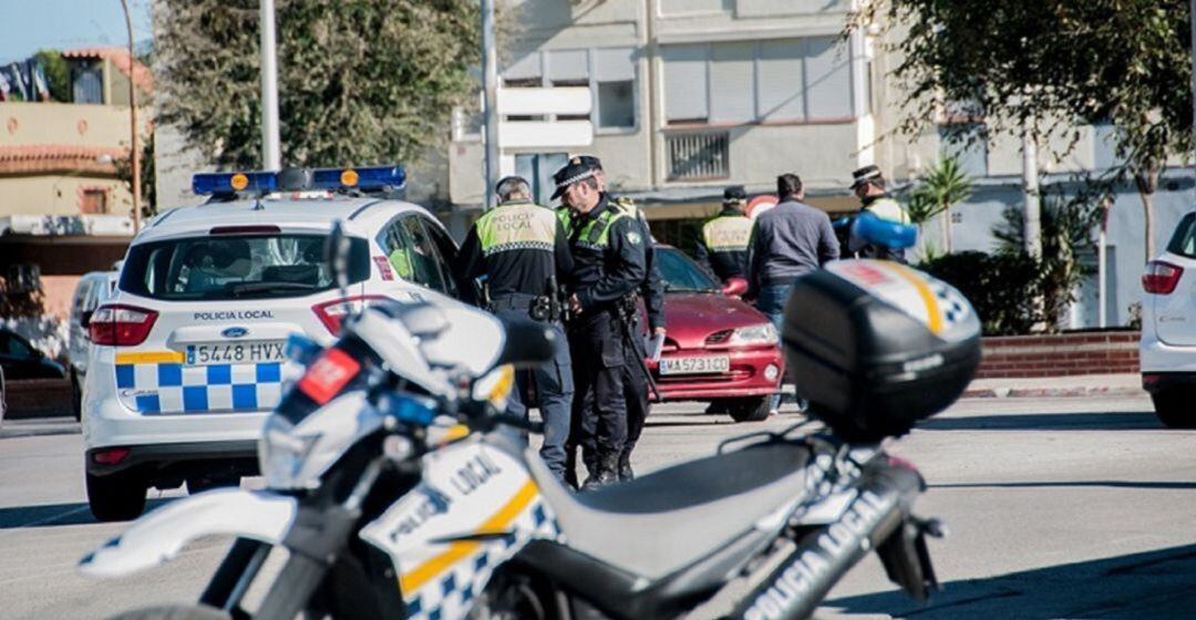 Agentes de Policía en La Línea.