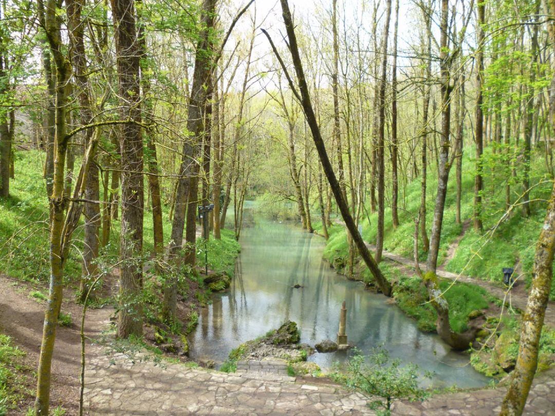 Imagen del nacimiento del Ebro en Fontibre.