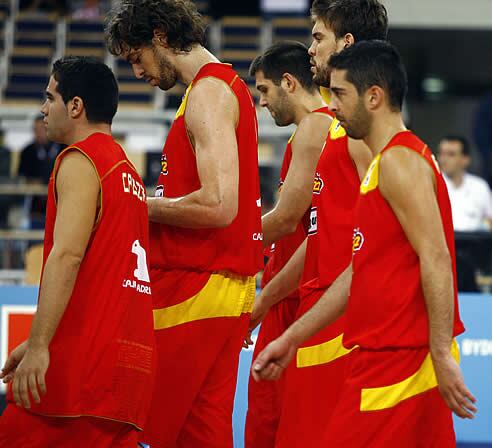 Los jugadores españoles, tras la derrota ante Turquía