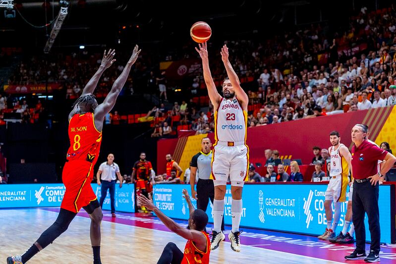 Sergi Llull segueix aportant punts i bon joc a la Selecció.