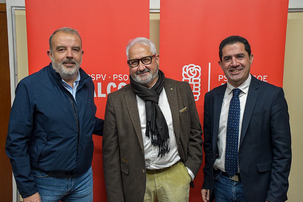Jordi Martínez, secretario general del PSOE d'Alcoi; Ignacio Trelis, Antonio Francés, candidato del PSOE a la Alcaldía de Alcoy.