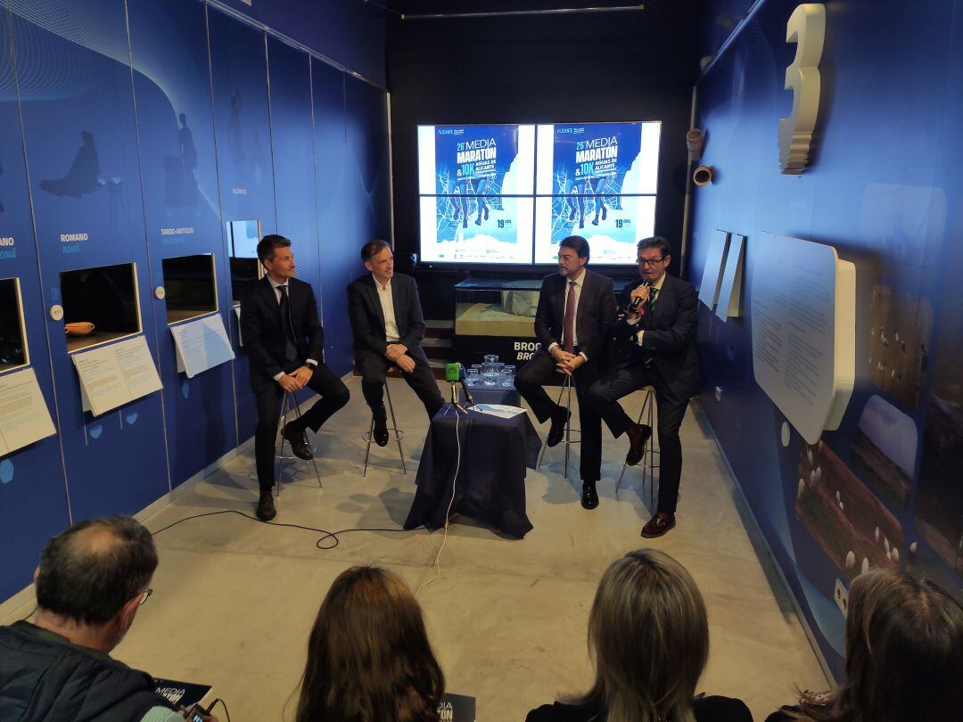 El alcalde de Alicante, Luis Barcala, en la presentación de la Media Maratón