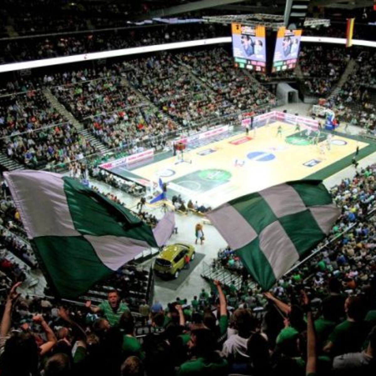 Lleno en el Zalgirio Arena para recibir al Baskonia