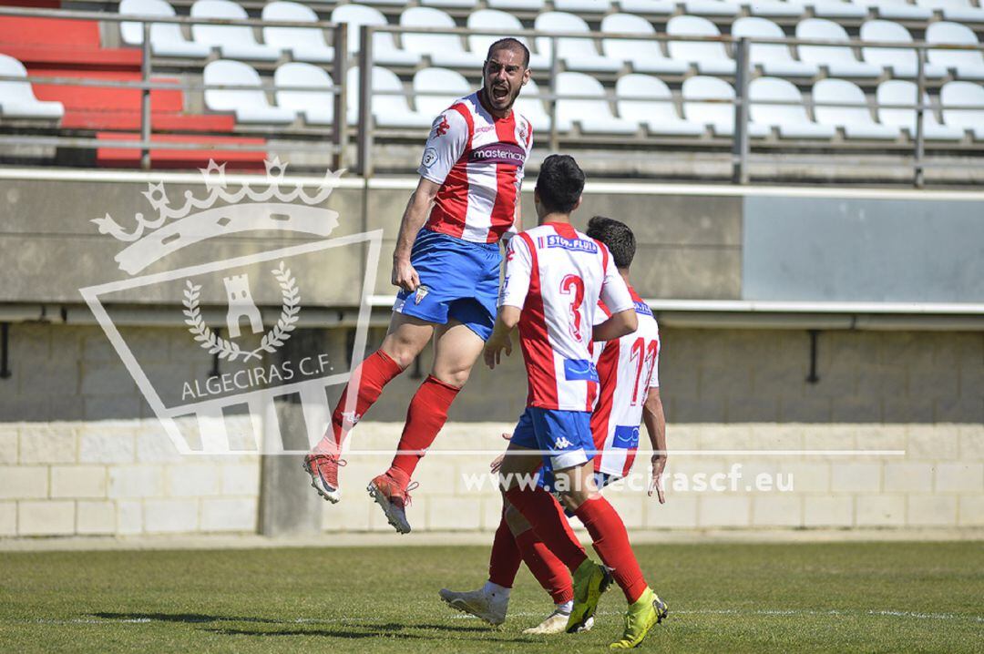 Antonio Sánchez festeja su gol.