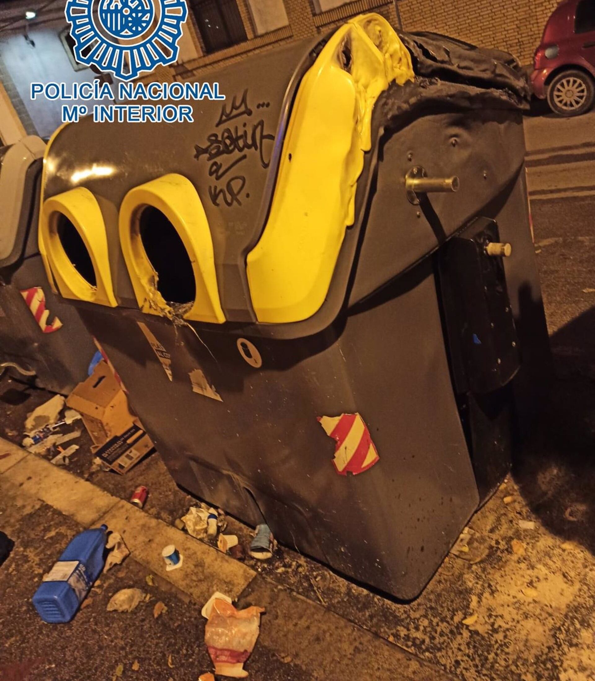 Uno de los contenedores quemados en Jerez