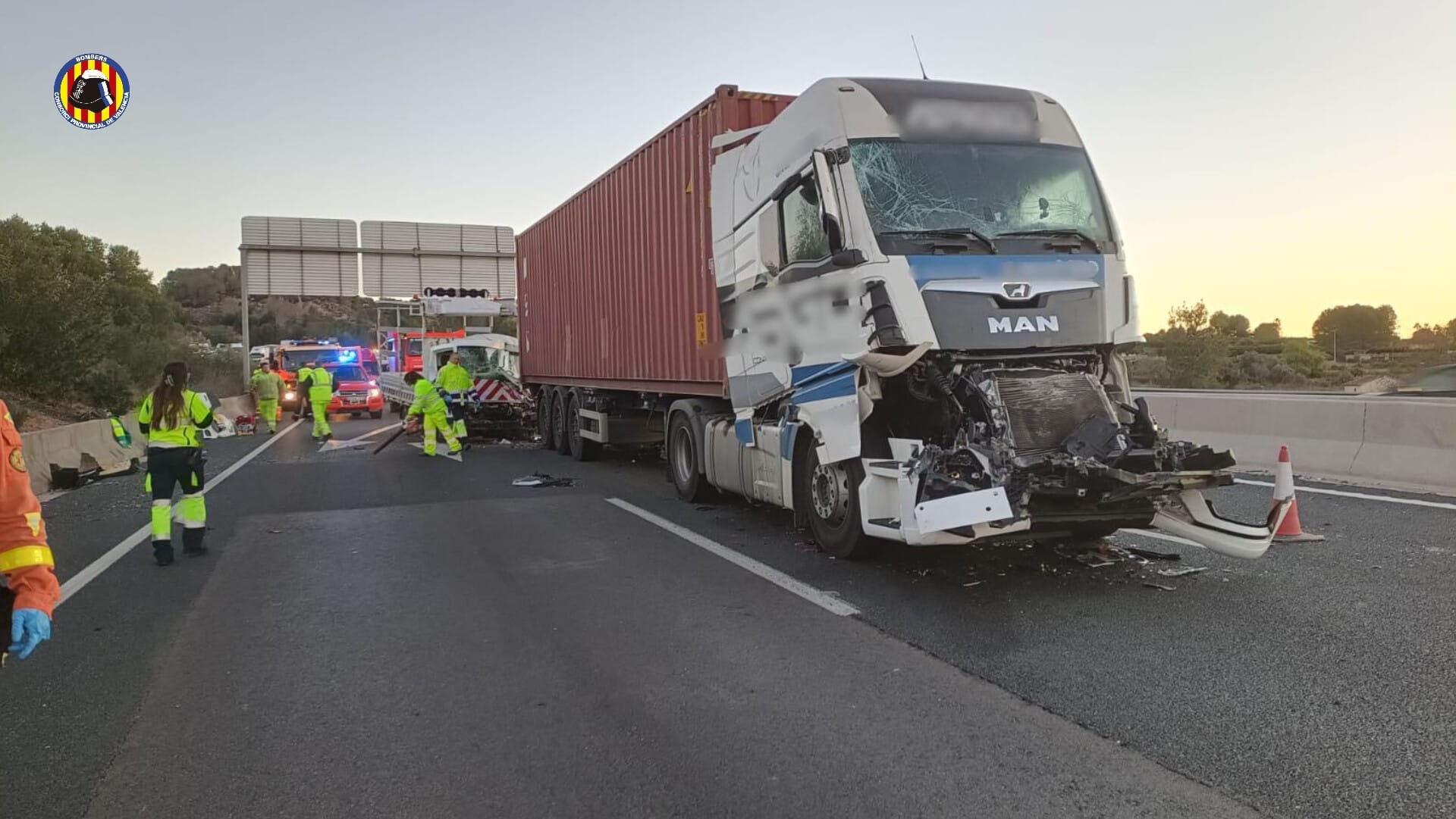 Accidente en A-7 en Xàtiva. Fuente: Consorci Provincial de Bombers de València