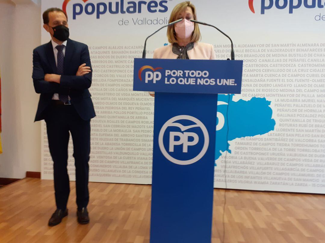 Pilar del Olmo en una rueda de prensa