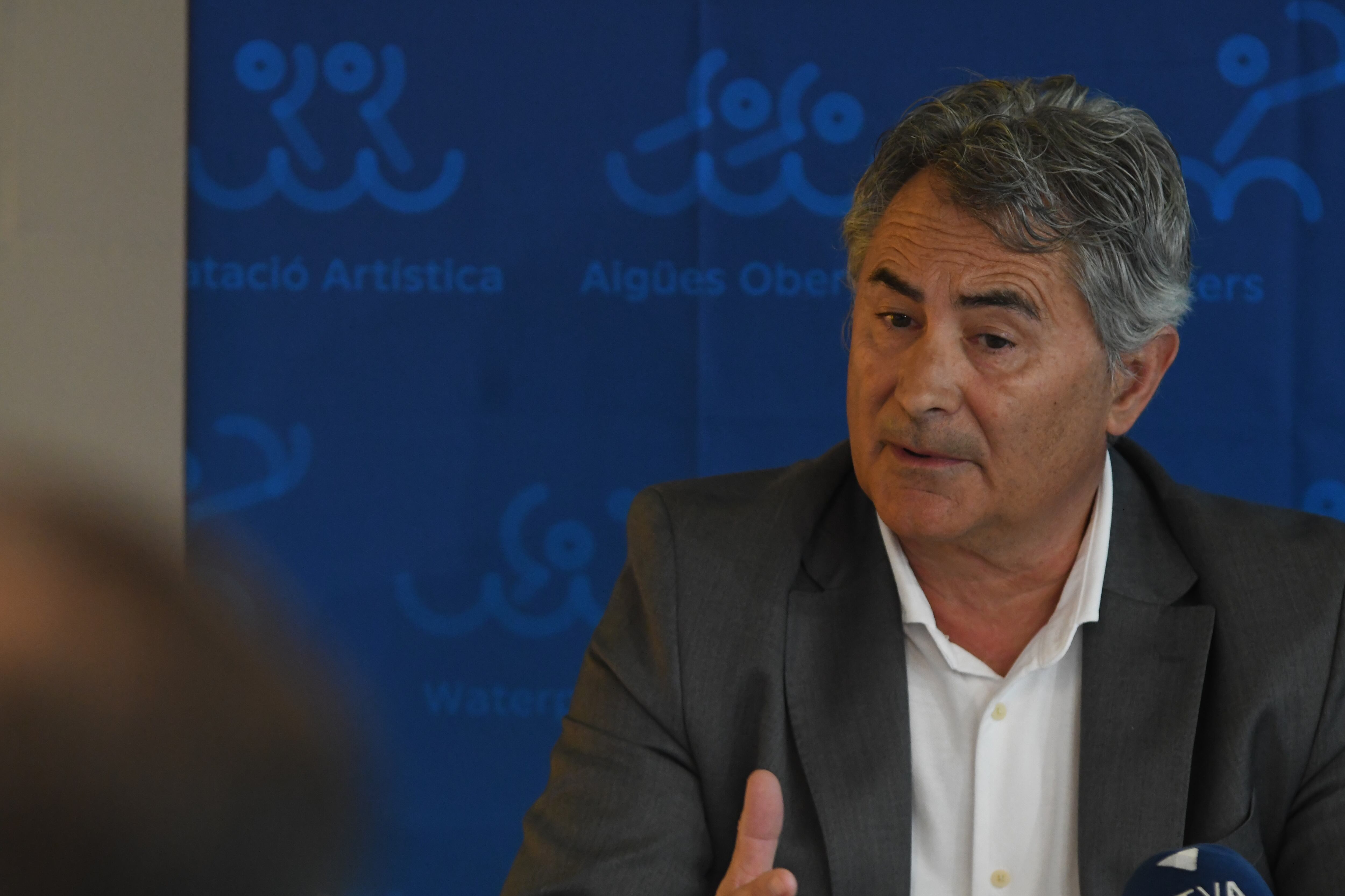 El president de la FAN, Joan Clotet, durant la presentació del programa de tecnificació de tres nedadors de la federació