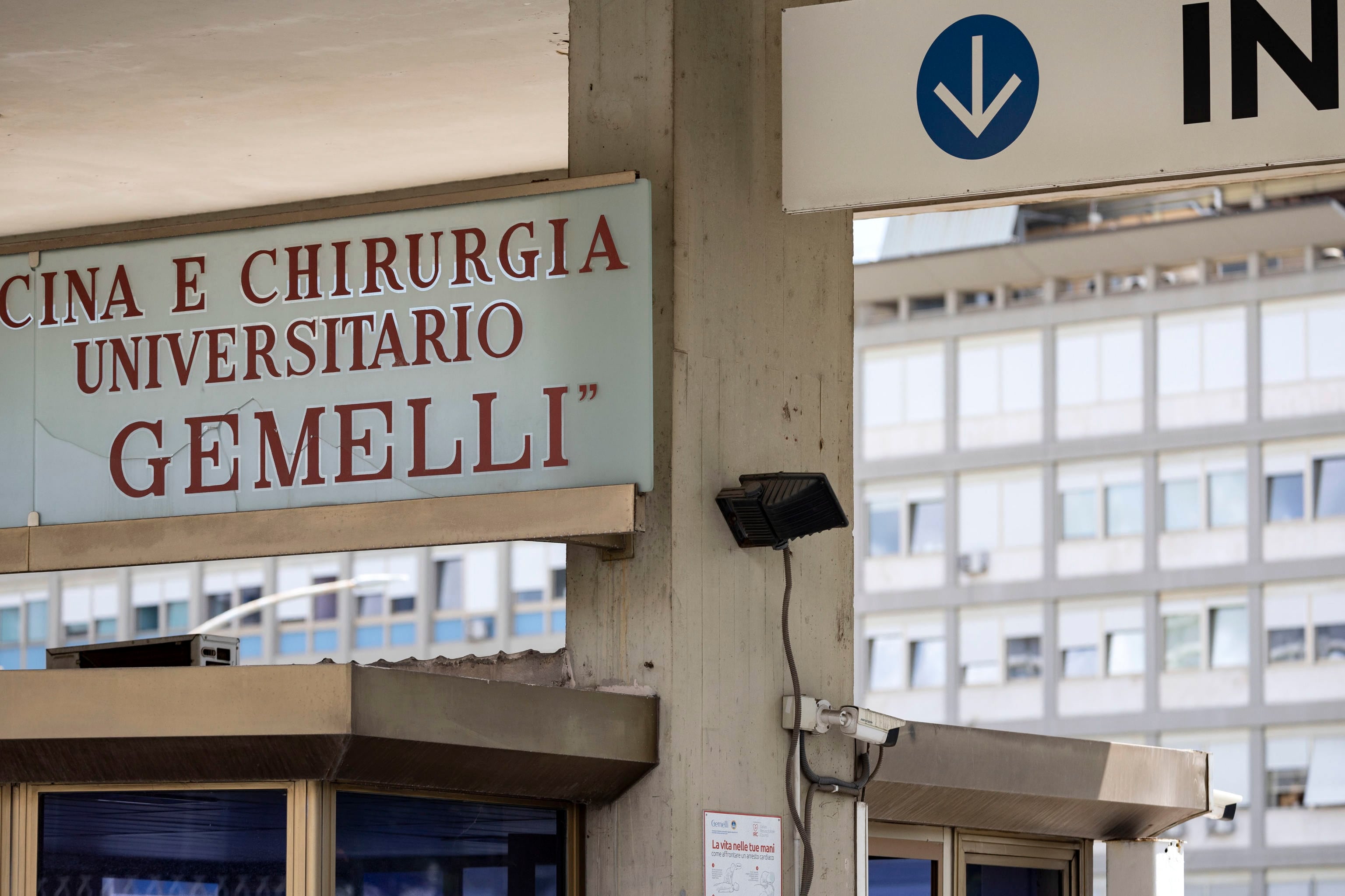 Rome (Italy), 07/06/2023.- A view of the Agostino Gemelli University Hospital in Rome, Italy, 07 June 2023. At the end of the General Audience, Pope Francis was admitted to Rome&#039;s Gemelli hospital where he will undergo abdominal surgery on 07 June afternoon, the Holy See announced. The pontiff is expected to remain in hospital for few days to allow for full recovery. (Papa, Santa Sede, Italia, Roma) EFE/EPA/MASSIMO PERCOSSI
