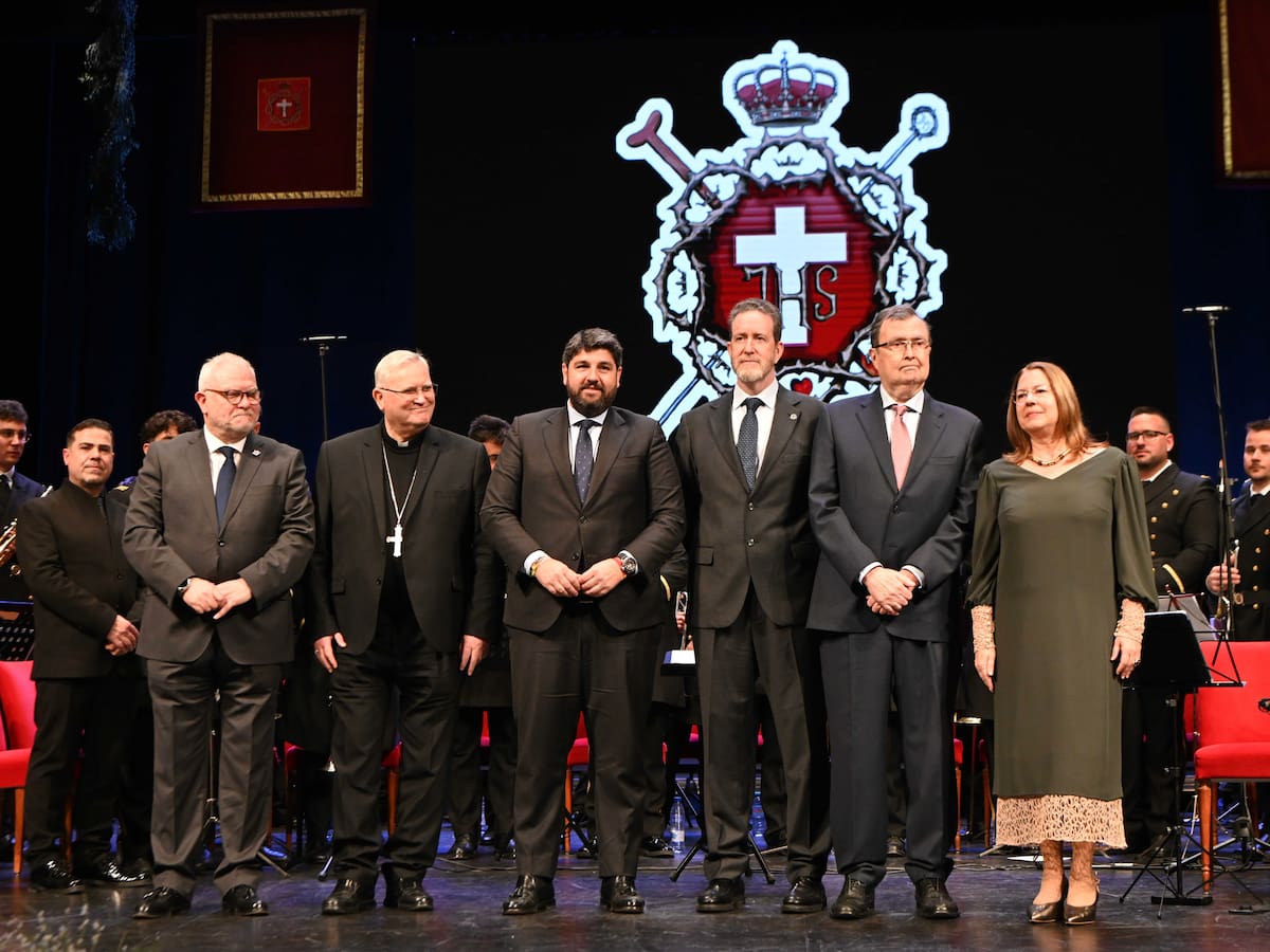 Jerónimo Tristante emociona al Romea con un pregón que humaniza a Cristo y exalta la tradición murciana
