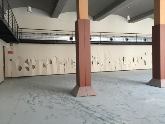 Otra fotografía del edificio de los Depósitos de la Fiesta del Árbol