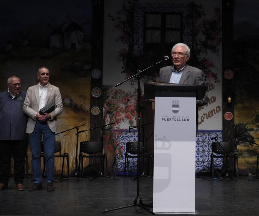 Eduardo Carrero glosando en verso la figura de Francisco Rosell