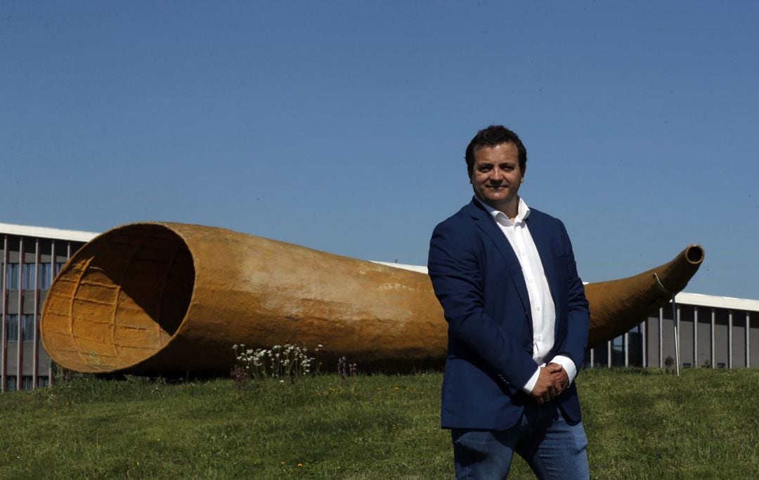 Jesús Cortes, investigador en el Instituto Biocruces y de la Universidad del País Vasco, en el campus de la universidad de Leioa en Bizkaia . Jesús forma parte de un equipo que estudia en Euskadi sobre tecnología que registra la actividad de las células del cerebro ha conseguido que la prestigiosa&quot;iniciativa BRAIN&quot;, dirigida por el Instituto Nacional de Salud de Estados Unidos, conceda por primera vez un proyecto de investigación a una institución en España.