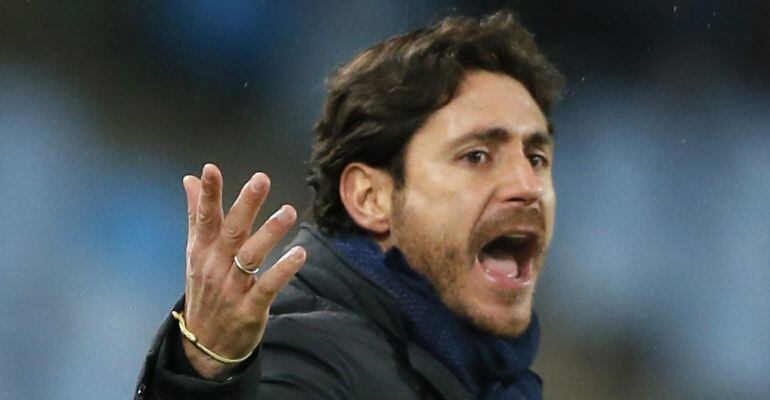 El entrenador del Deportivo, Víctor Sánchez, durante el partido de Liga en Primera División ante la Real Sociedad.