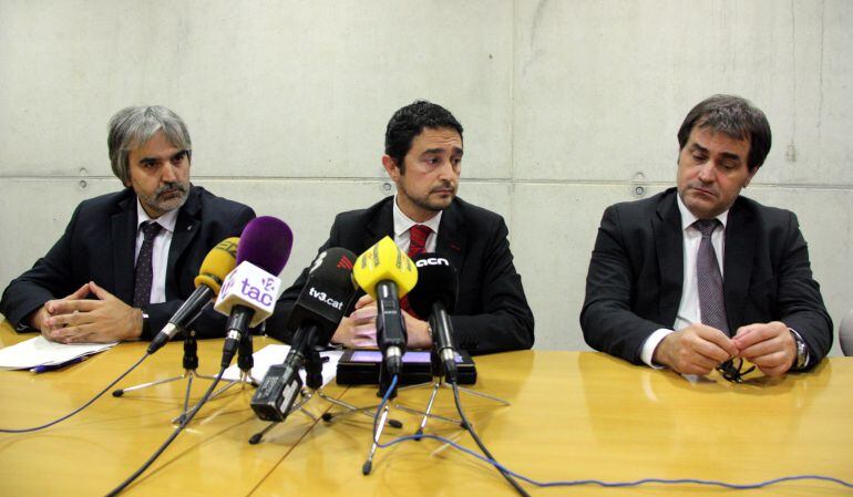 El director de l'Incasòl, Damià Calvet, acompanyat del delegat del Govern a Tarragona, Joaquim Nin, i el director general d'Urbanisme, Agustí Serra.