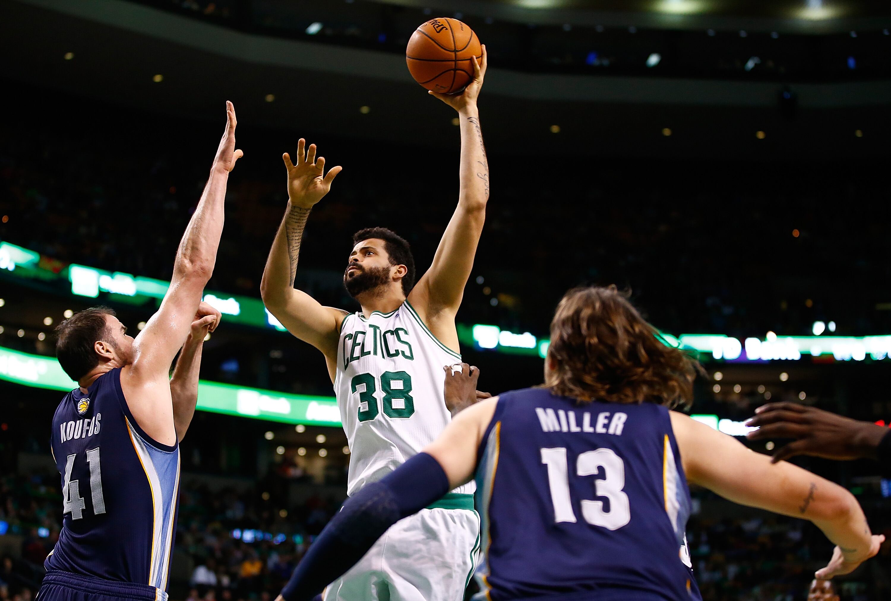 Vitor Faverani durante su etapa en los Celtics
