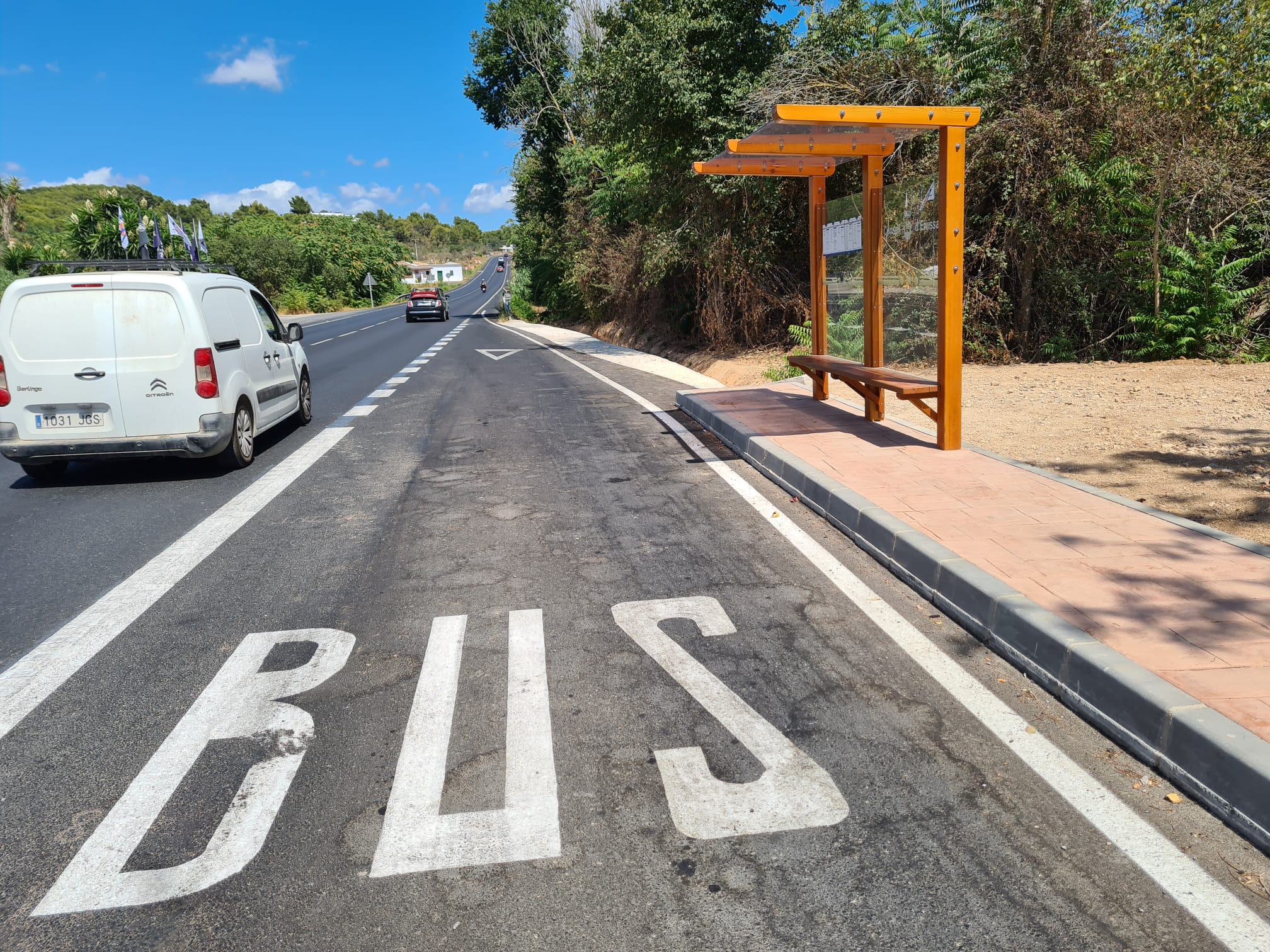 Imagen de una parada de autobús de la isla