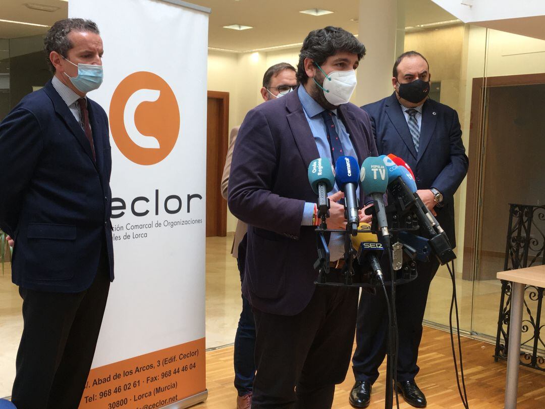 El presidente regional, junto a los representantes de Ceclor y Cámara de Comercio y el alcalde de Lorca