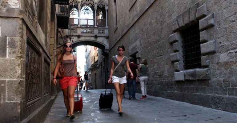 L'Ajuntament de Barcelona suspèn al concessió de llicències d'allotjaments turístics a la ciutat