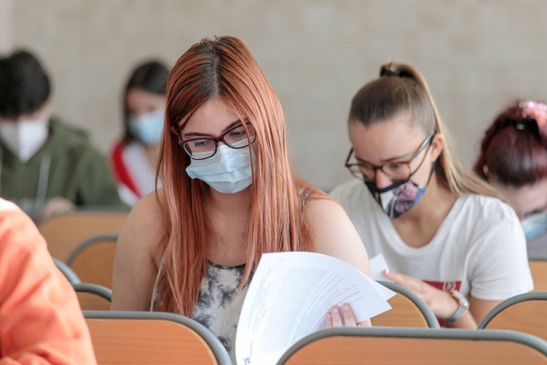 Un grupo de estudiantes durante la prueba de Evaluación del Bachillerato para el Acceso a la Universidad en 2020