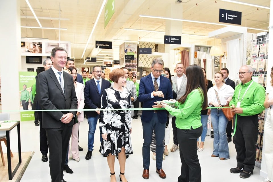 Acto de inauguración en la nueva tienda de Leroy Merlín en Lorca