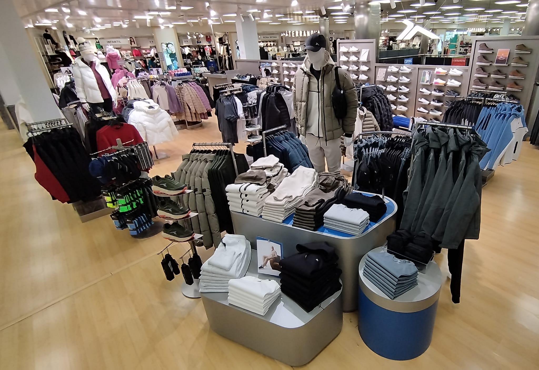 Una de les seccions de la nova botiga Tenth a River Centre Comercial