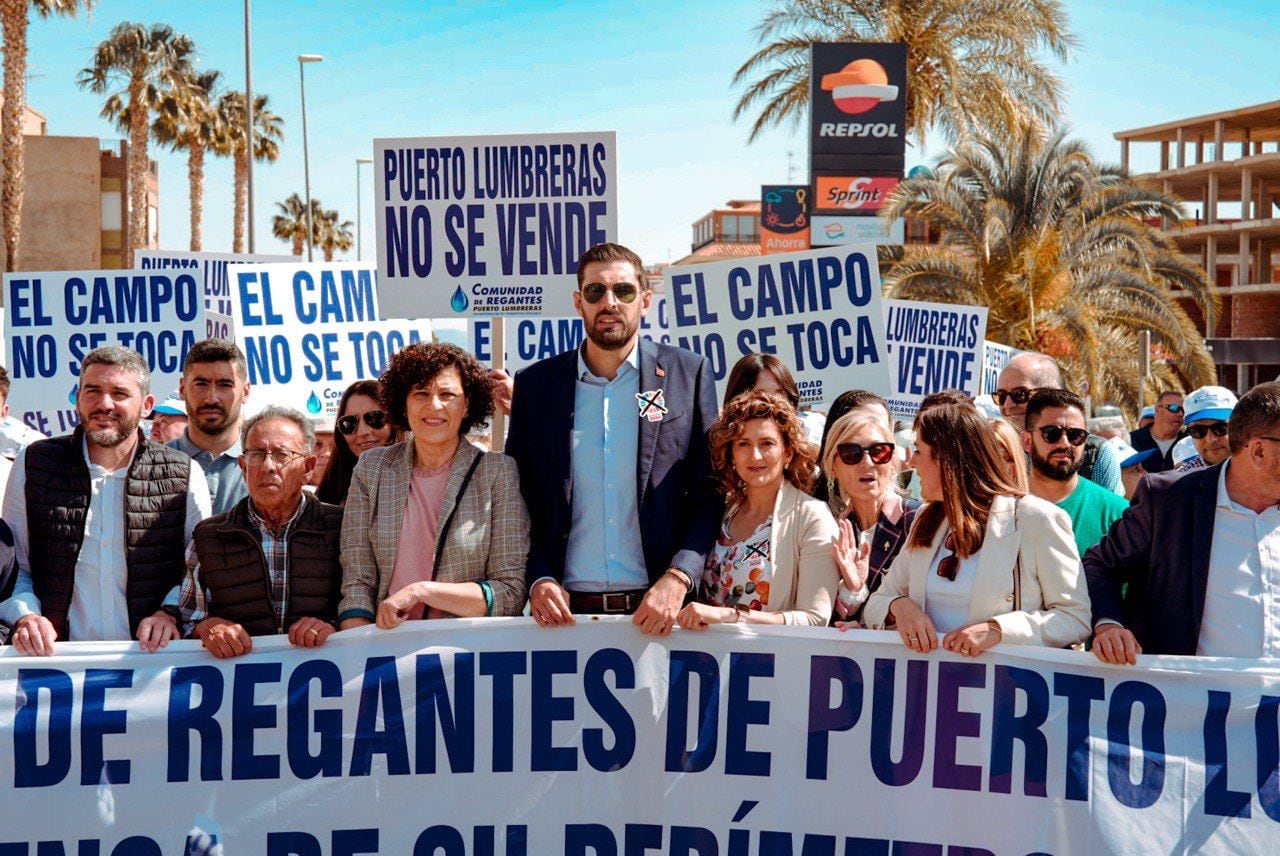 Manifestación contra la instalación de una planta fotovoltaica en Puerto Lumbreras