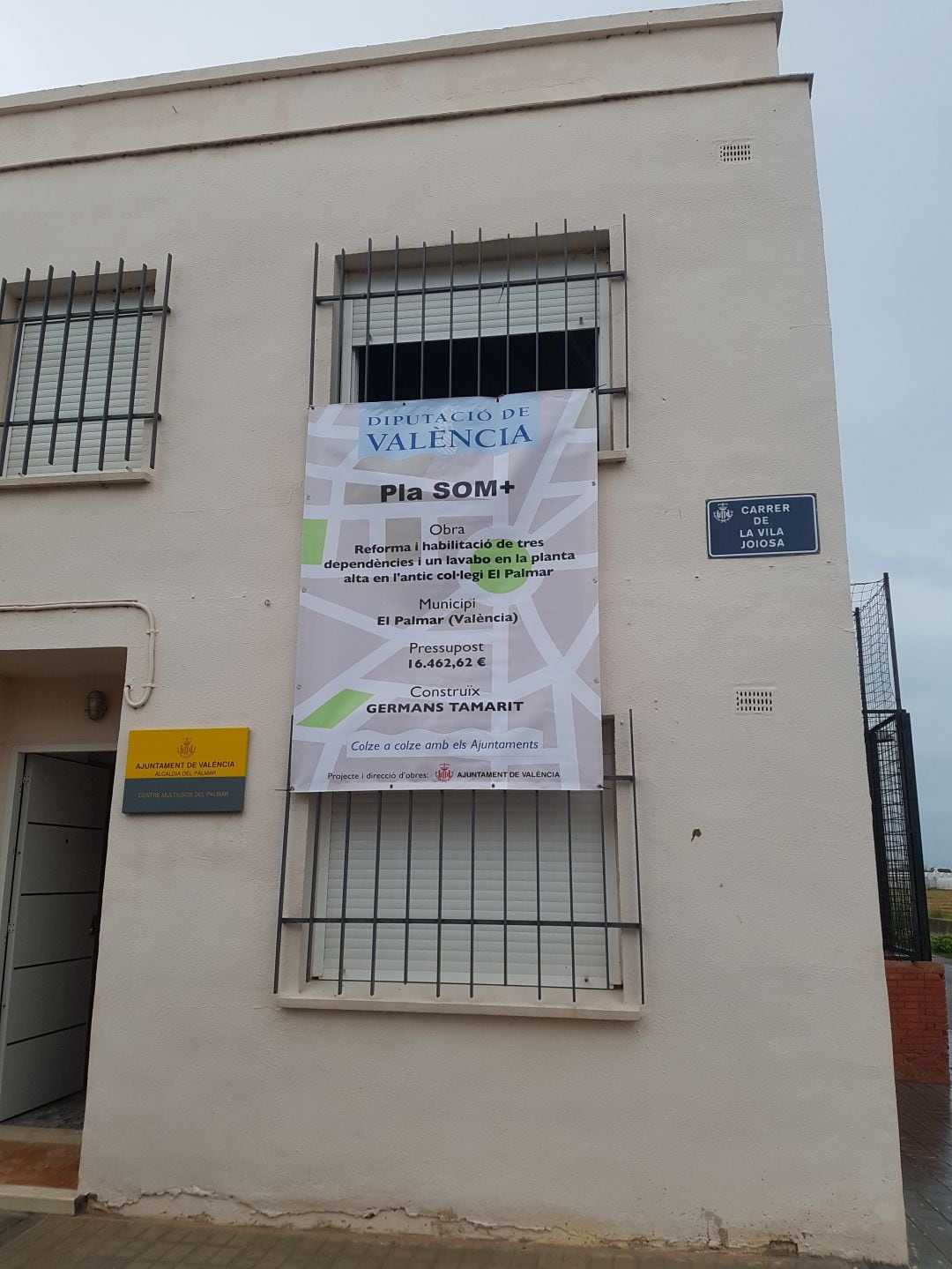 Fachada del edificio de la antigua escuela de El Palmar