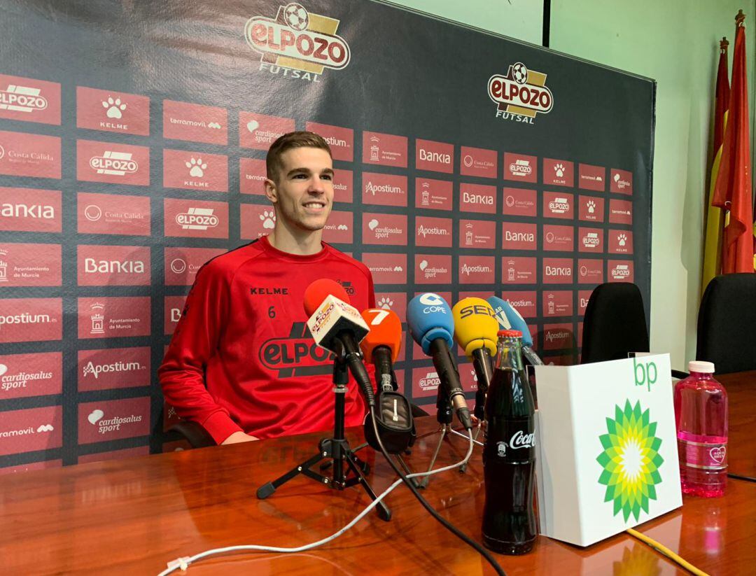 Alberto García en la sala de prensa del Palacio de los Deportes