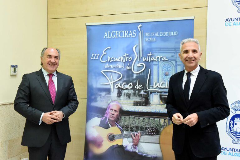 José Ignacio Landaluce, alcalde de Algeciras, y Miguel Ángel Vázquez, consejero de Cultura.