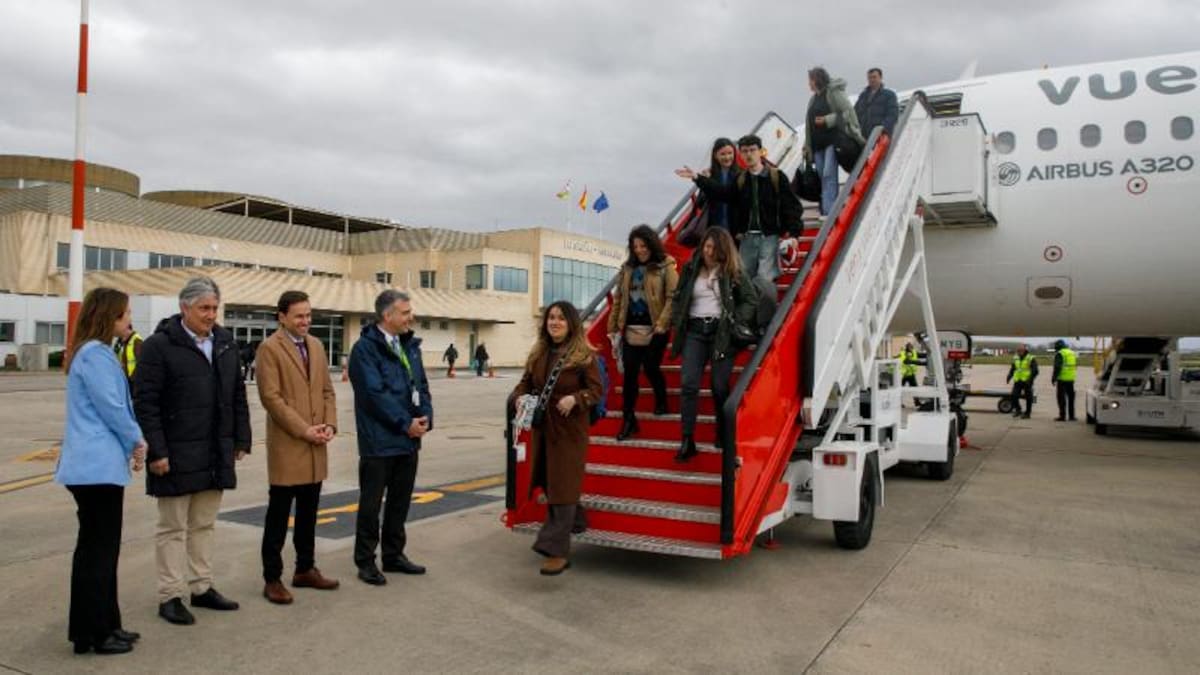 El aeropuerto de Agoncillo-Logroñor recibe el primer vuelo procedente de Barcelona
