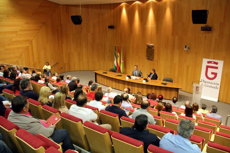 Reunión del presidente de la Diputación de Granada y el consejero andaluz de Fomento y Vivienda con alcaldes de la provincia