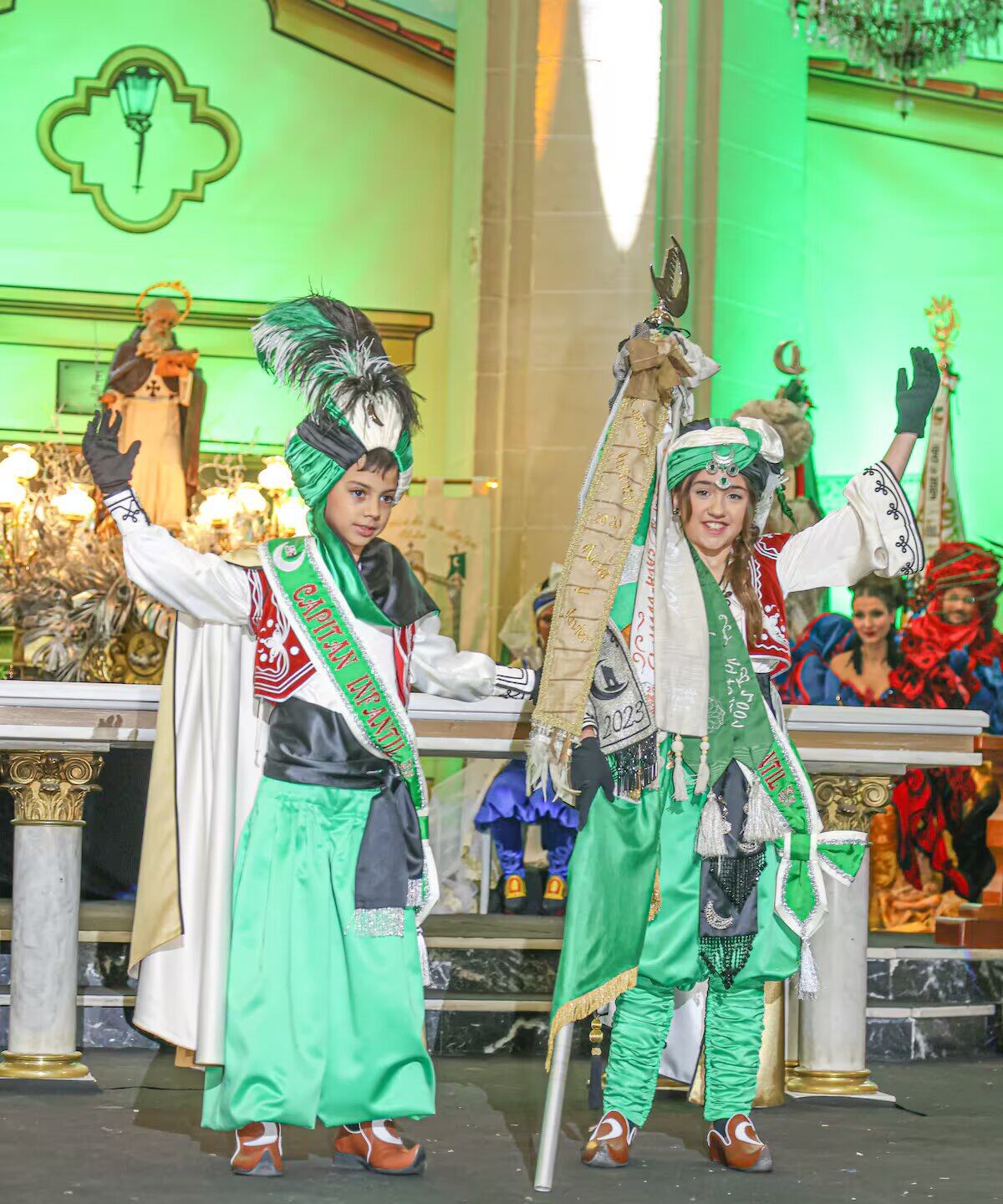 Aina Navarro Martínez y Álex Fernández Martínez, Abanderada y Capitán de las Huestes del Cadí de Elda.