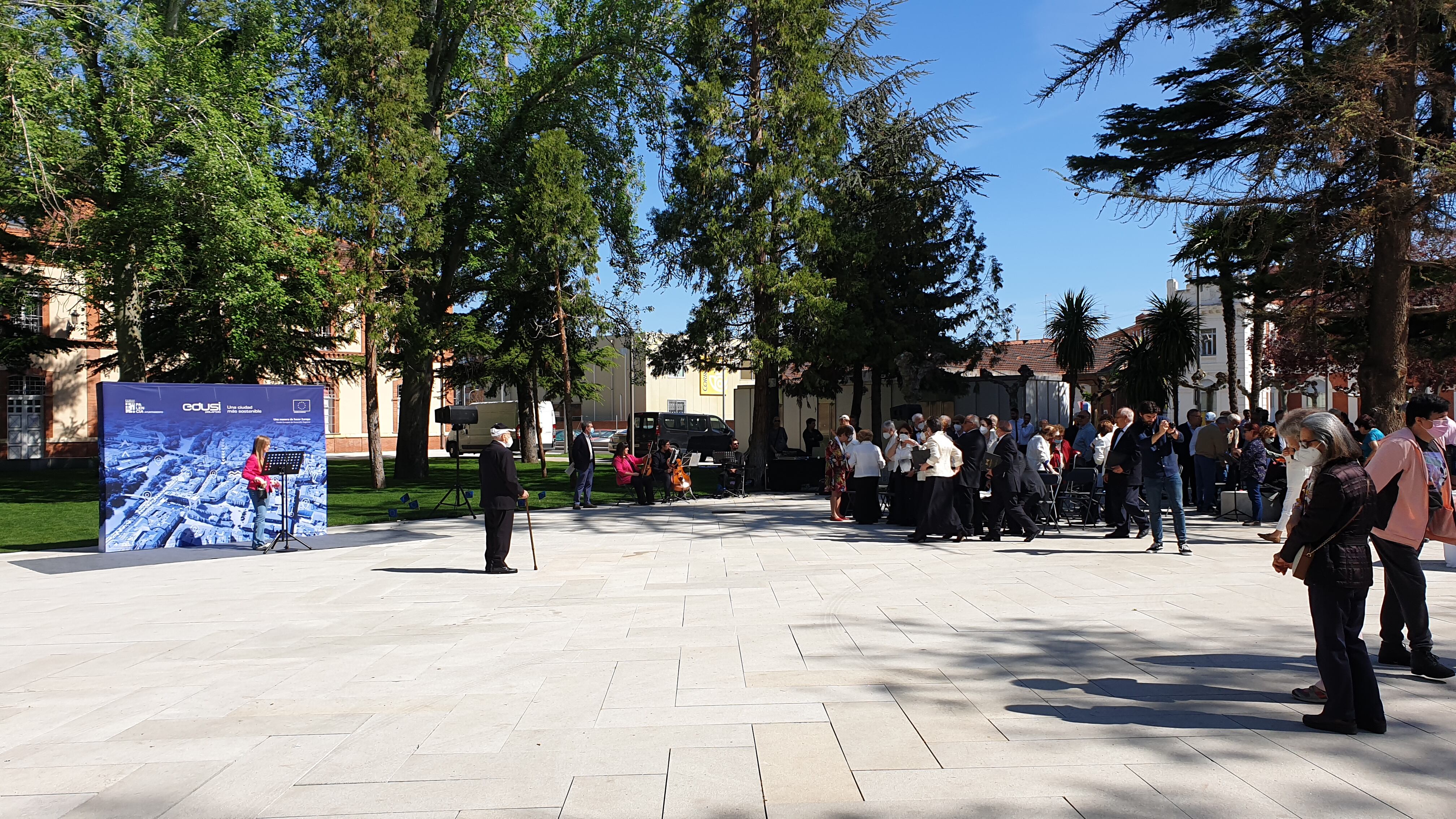 Encuentro con la ciudadanía en el Parque de Jardinillos de Palencia