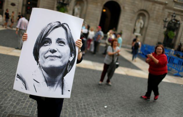 Cartel de apoyo a Carme Forcadell en Barcelona este lunes