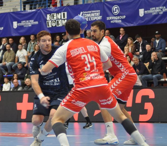 Molina junto a Miguel Malo en una acción del partido ante Benidorm del Bada Huesca