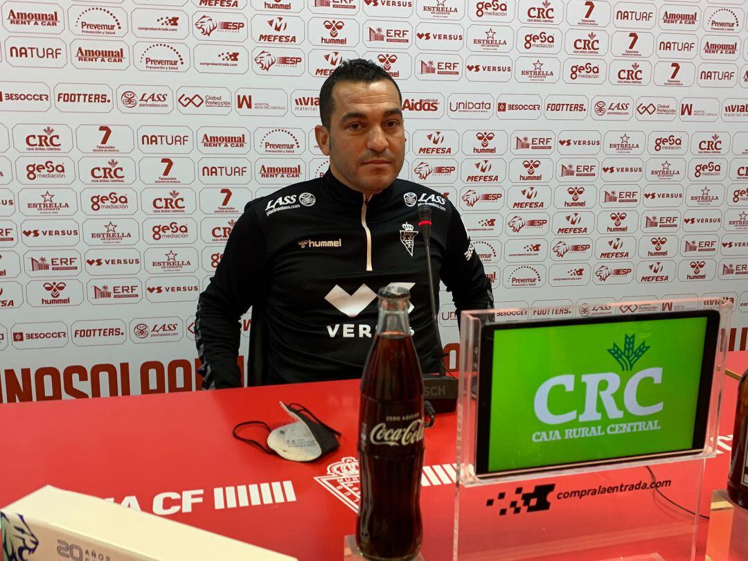 Adrián Hernández antes del partido ante el Lorca Deportiva