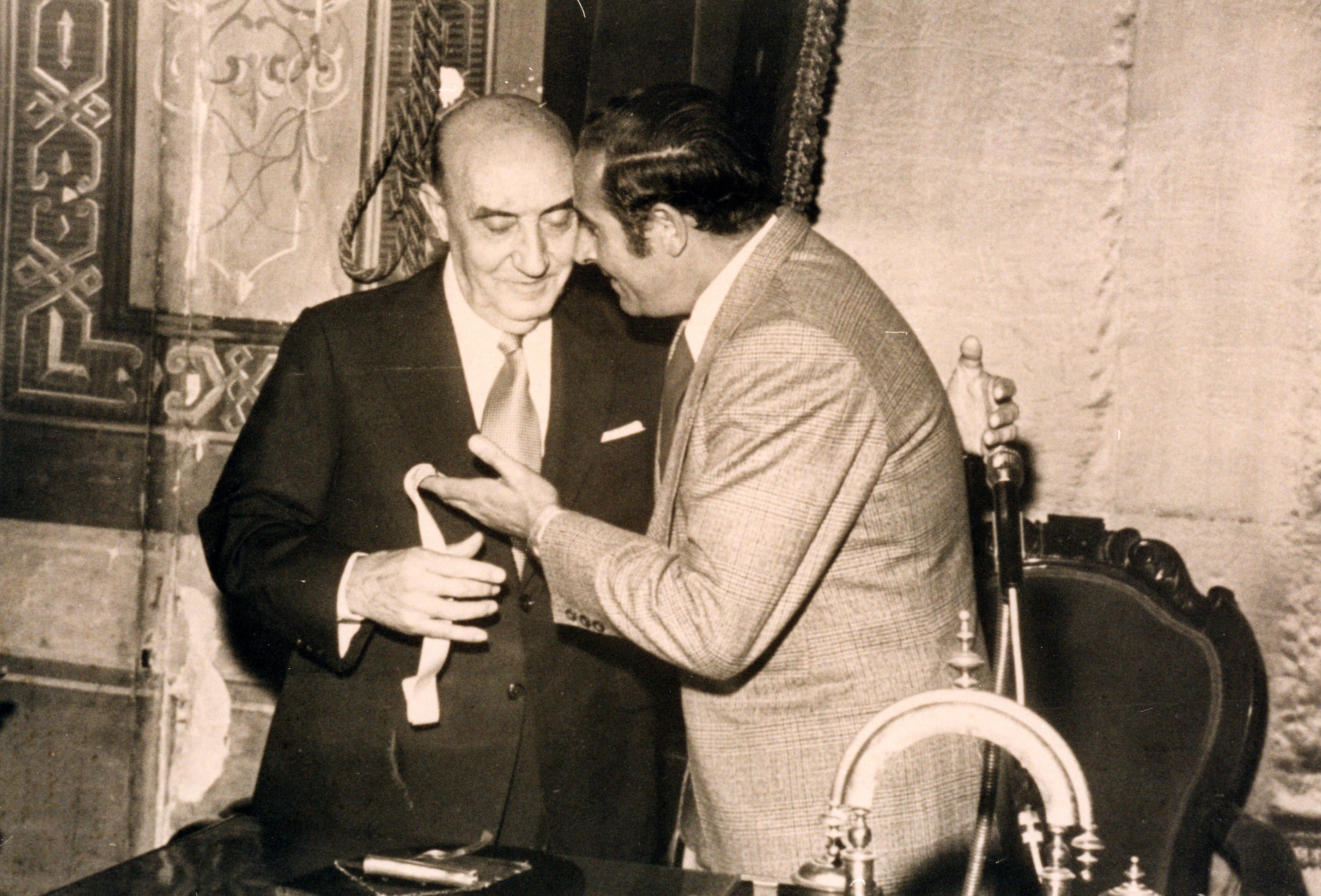 Momento de la entrega de la Medalla