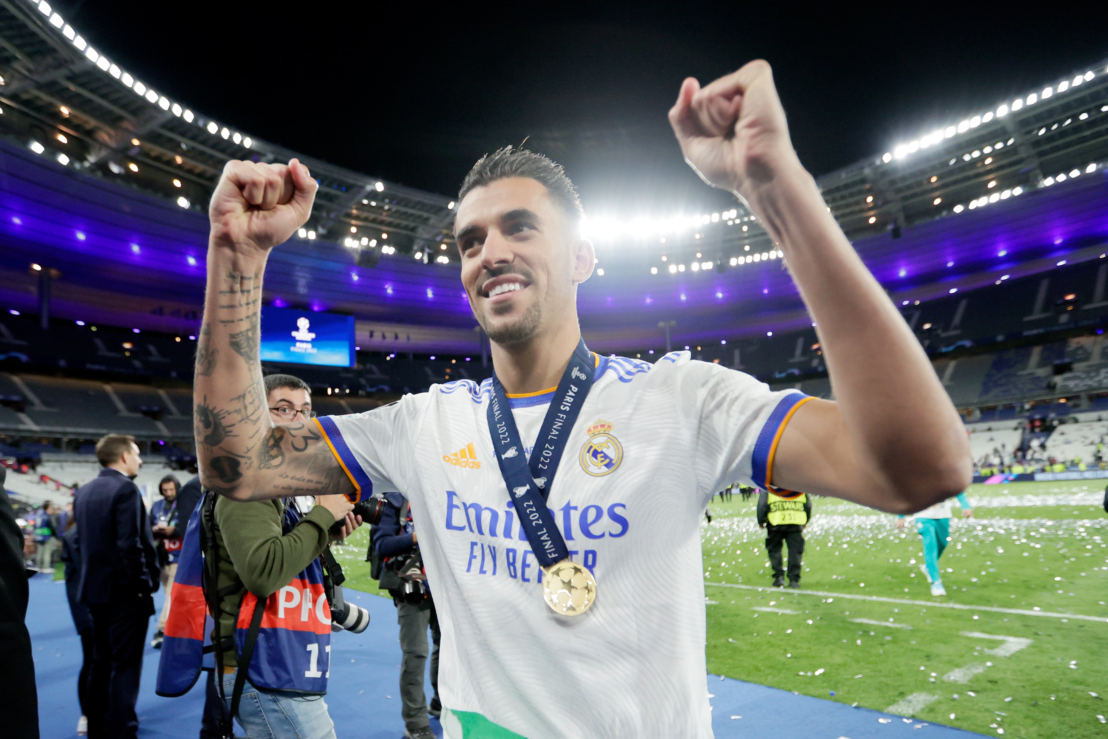 Dani Ceballos celebra la Champions League conseguida el año pasado