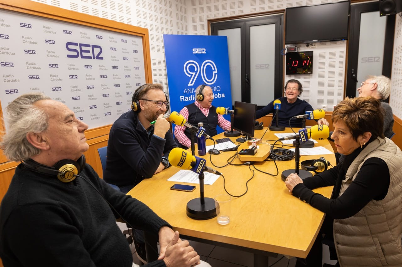 Rafael Carlos Padilla, José Manuel León, Pepe Vega, Pepe Navajas, Ramón Medina y Pepa Rosales recuerdan la etapa de la FM de Radio Córdoba