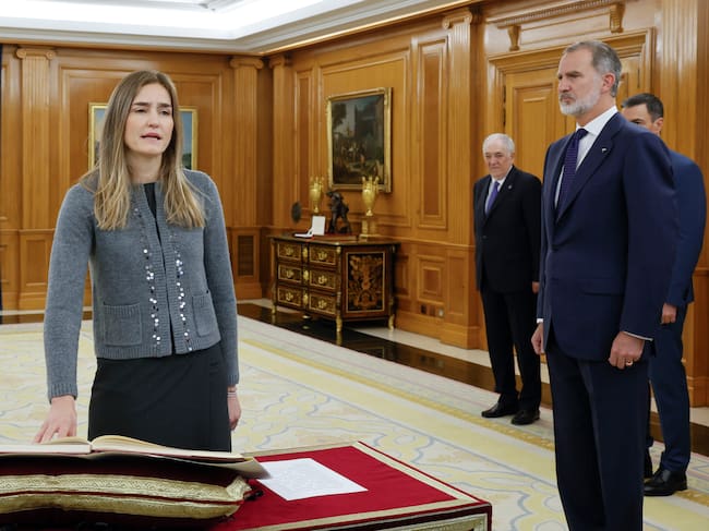 El rey Felipe VI preside el acto de promesa de la vicepresidencia tercera del Gobierno y Ministerio para la Transición Ecológica y el Reto Demográfico, Sara Aagesen, que sustituye a Teresa Ribera, en el Palacio de la Zarzuela.